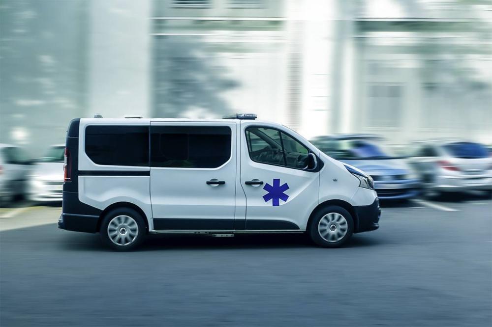 Ambulance sur la route